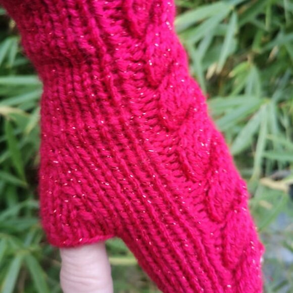 Red Sparkle Glitter Handmade Knit Twist Fingerless Gloves - Picture 3 of 9